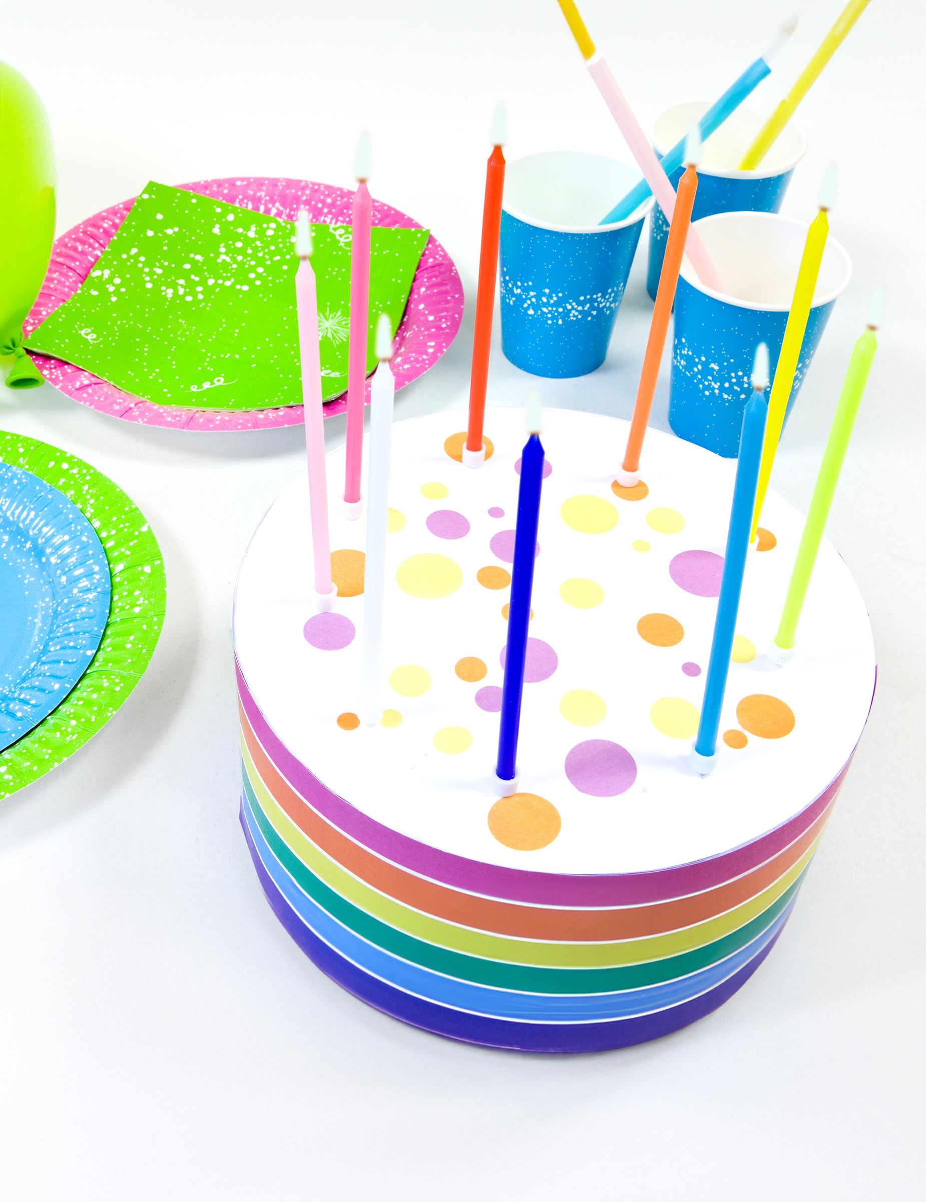 Mise en situation sur un gâteau des 16 bougies fines avec bobèches