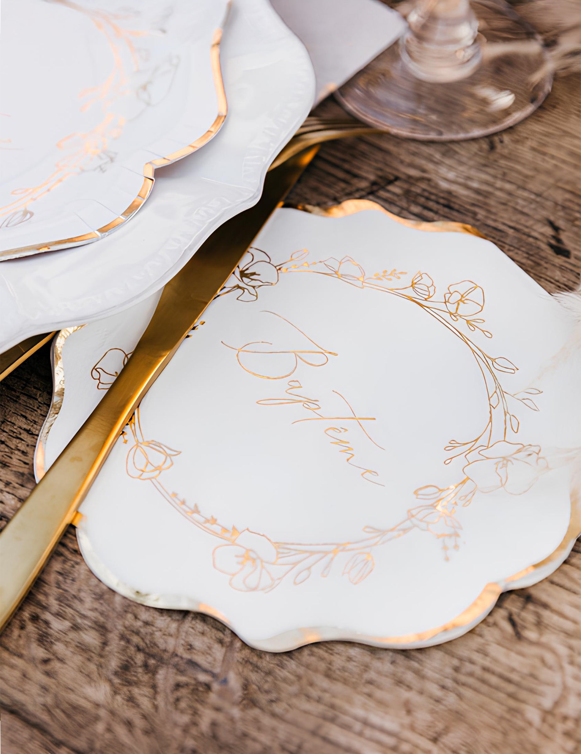 Mise en situation sur table des serviettes en papier baptême