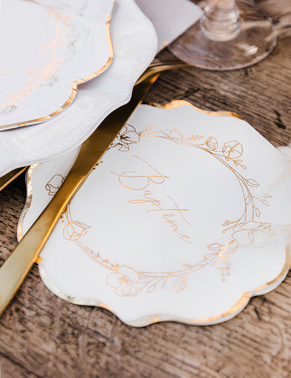 Mise en situation sur table des serviettes en papier baptême