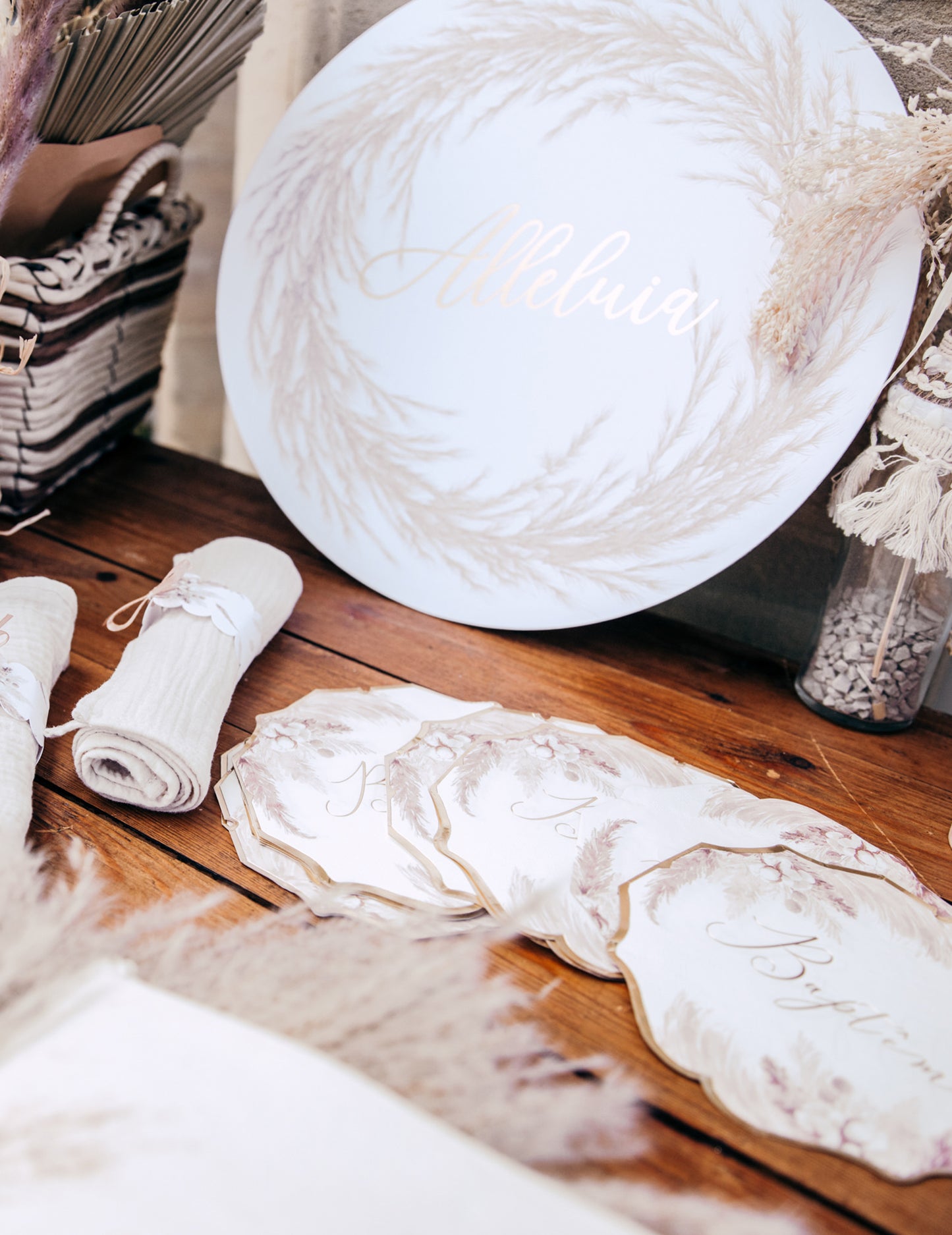 16 křestních papírových ubrousků pampy a bavlníkových květů 32 x 32 cm zlatá