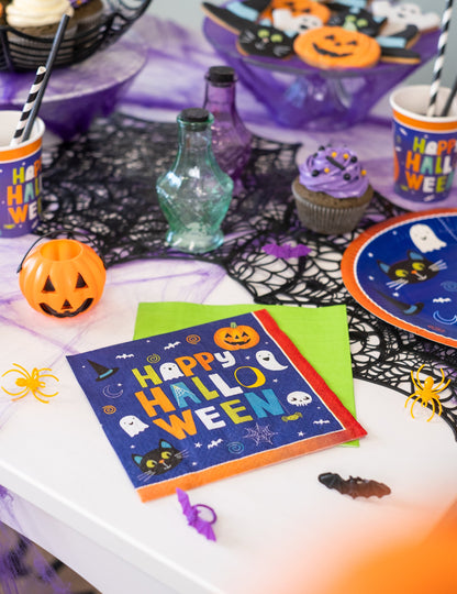 16 papírových ubrousků s motivem Halloween Friends 33x33 cm