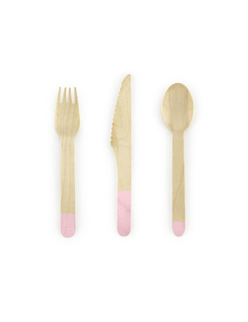 18 Světle růžové dřevěné příbory 16 cm