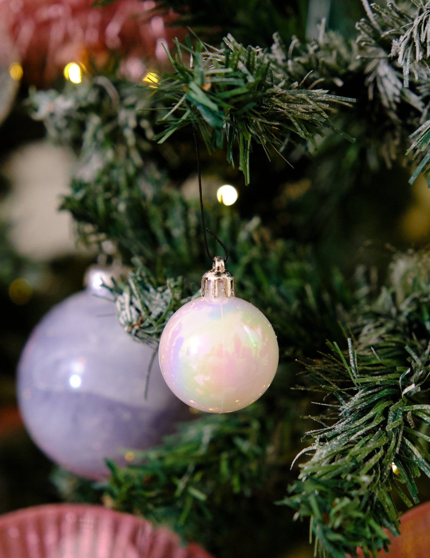 18 mini bílých vánočních kousků 3 cm třpytivé a matné