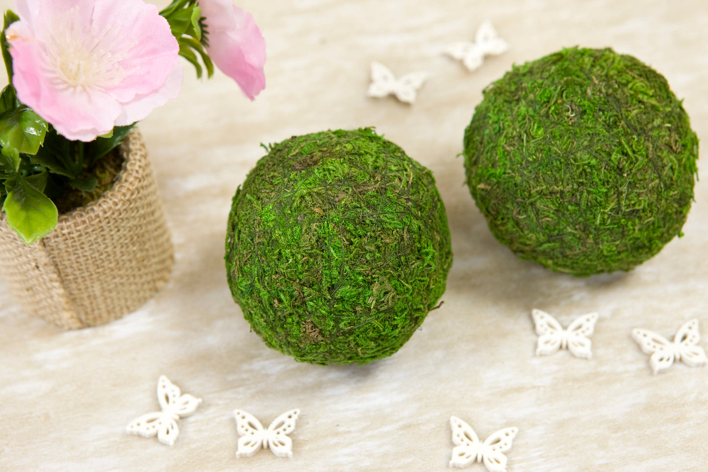 2 kuličky přírodního zeleného mechu 7 cm dekorace na stůl