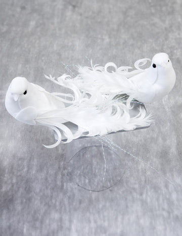 2 malí bílí dekorativní ptáčci na párty 13 cm z peří 