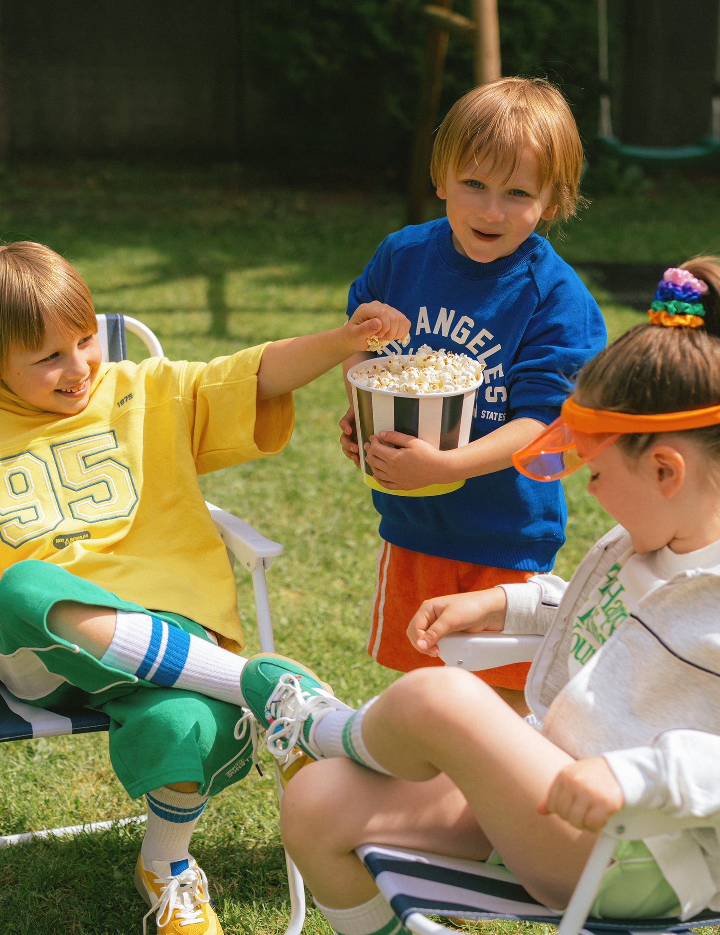2 černobíle pruhované kartonové krabičky na svačinu 14 cm