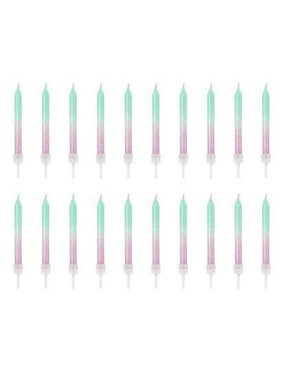 Vue de l'ensemble des 20 pièces des bougies d'anniversaire iridescentes
