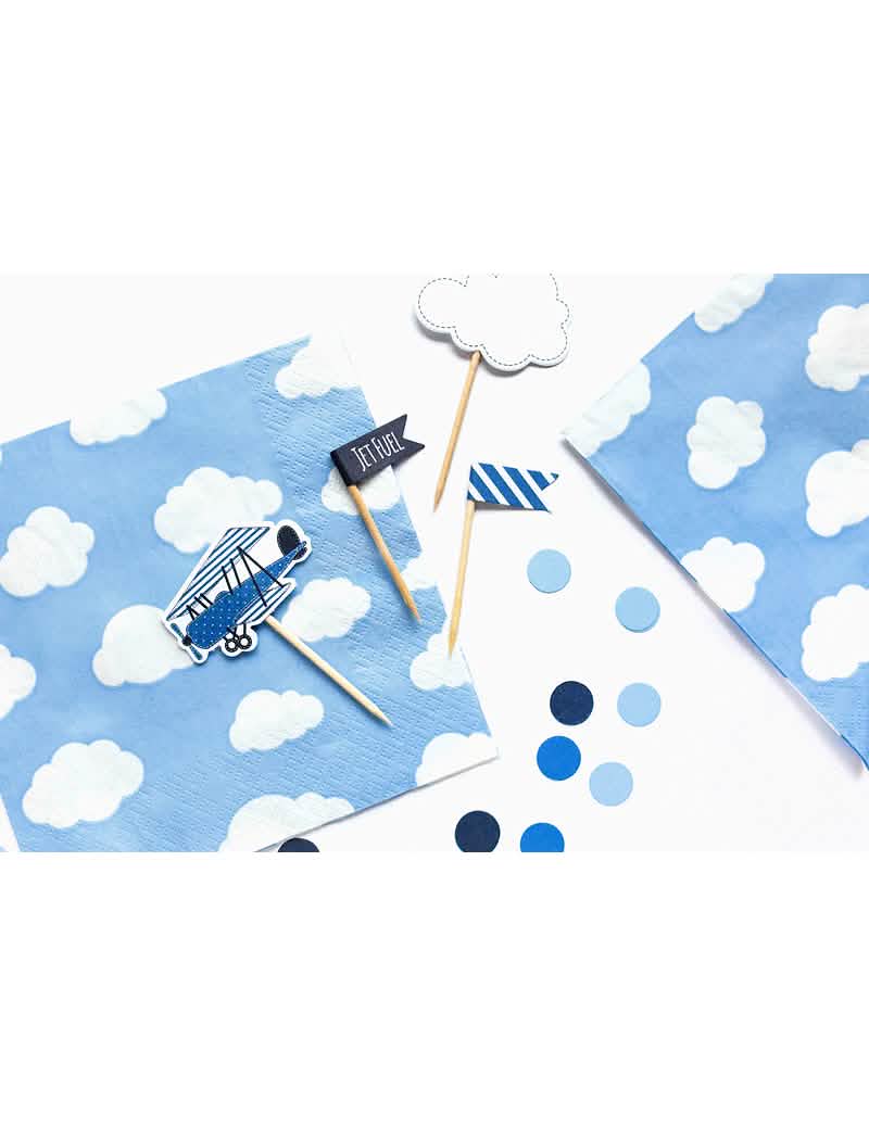 Scénografie s papírové ubrousky malé mraky pro baby shower modrá a bílá