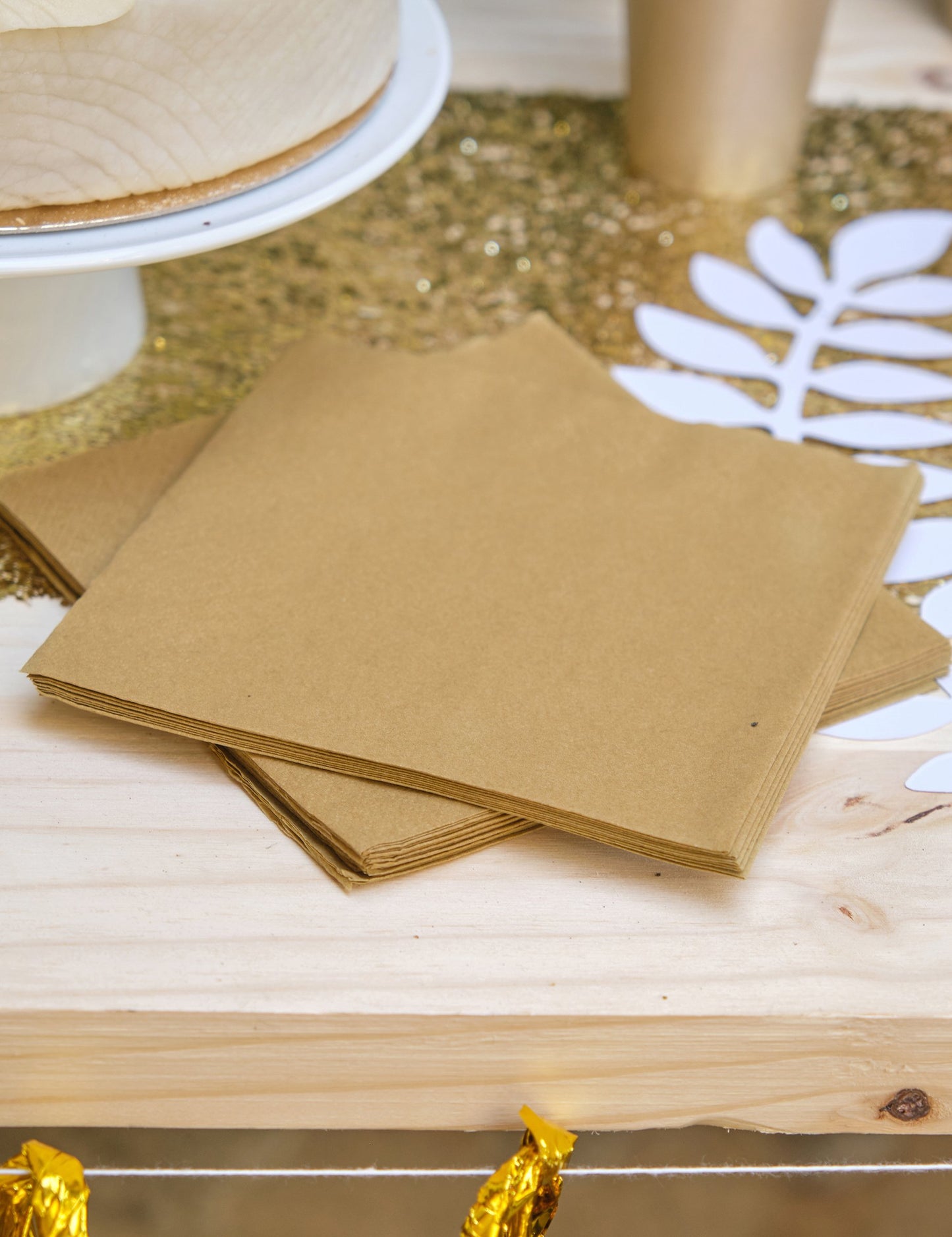 20 zlatých papírových ubrousků 33 x 33 cm na oslavu 