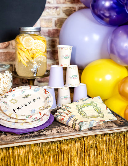 Mise en scène de buffet des serviettes en papier Friends