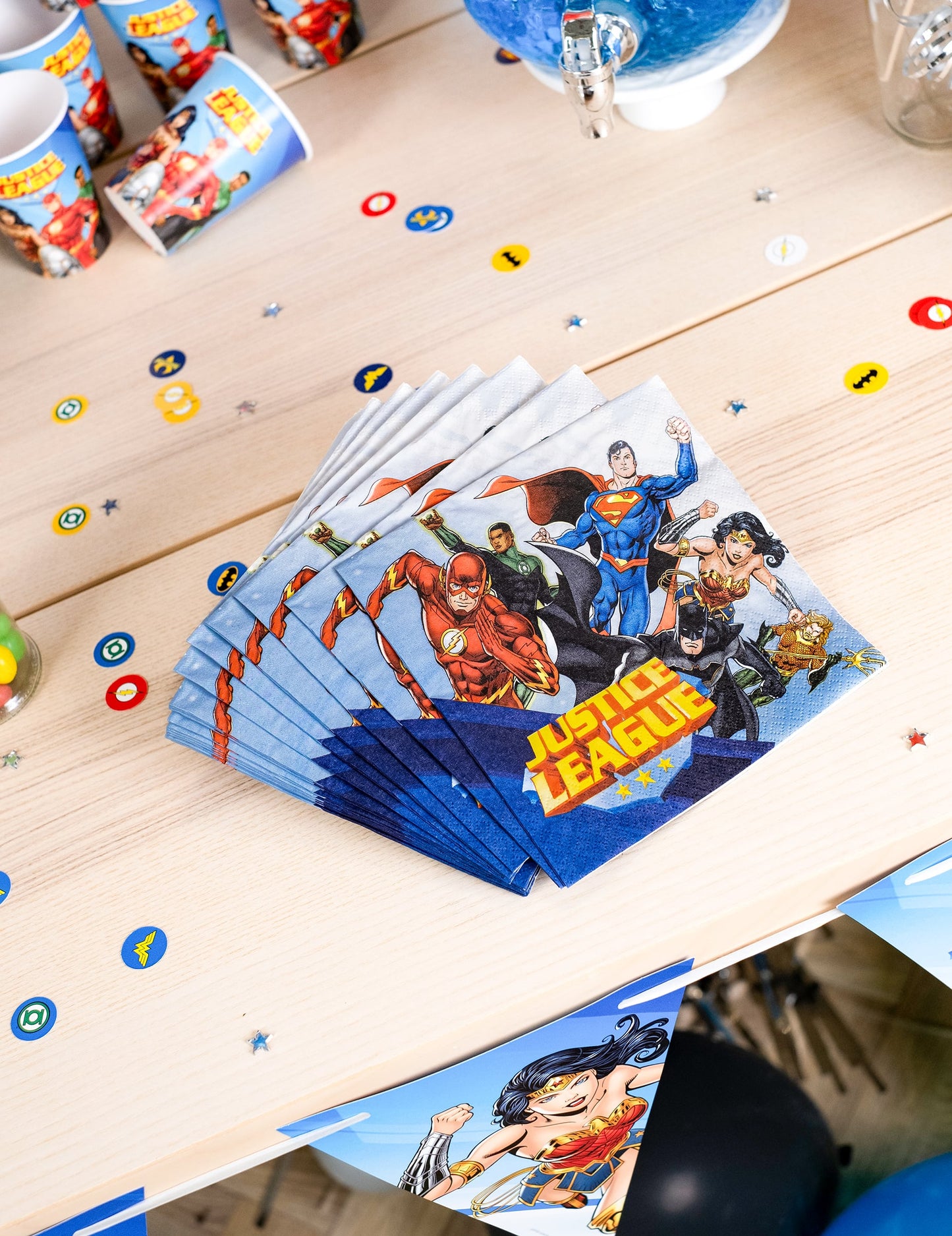 Disposition en éventail des serviettes en papier Justice League