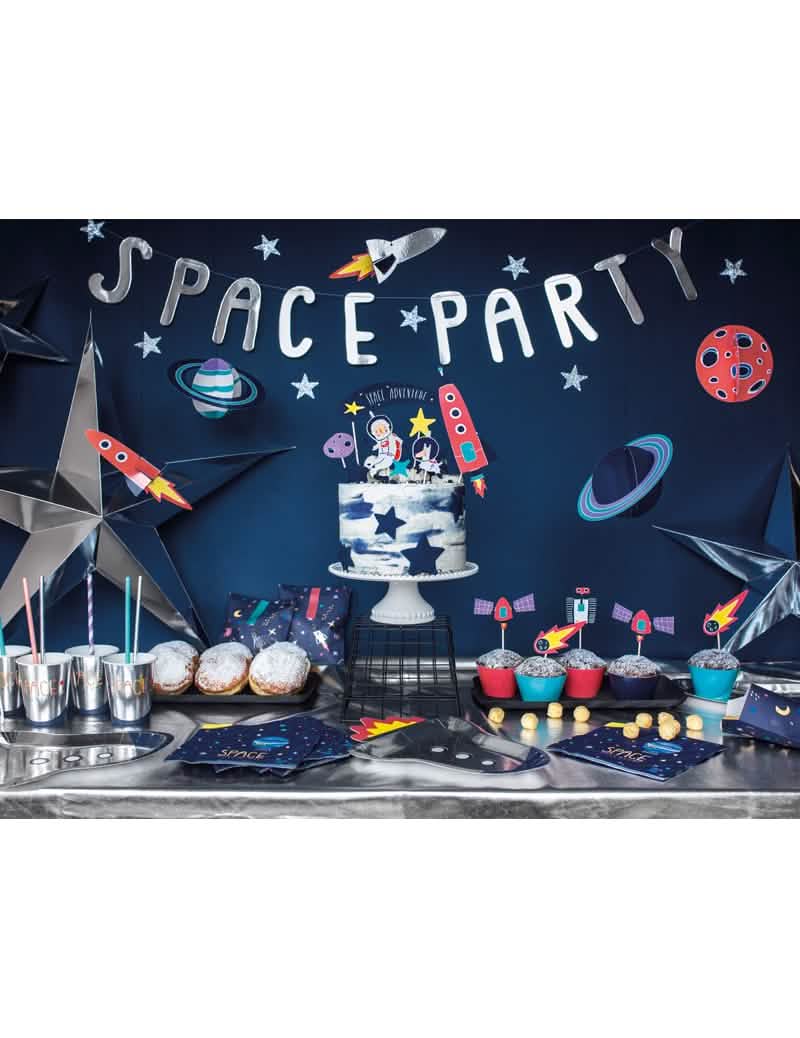 Umístění na slavnostní stůl papírových ubrousků Space Adventure