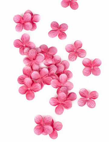 24 stolních dekorací z okvětních lístků fuchsie 3 cm v látce