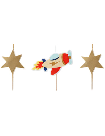 3 narozeninové svíčky, malé letadlo a zlaté hvězdy