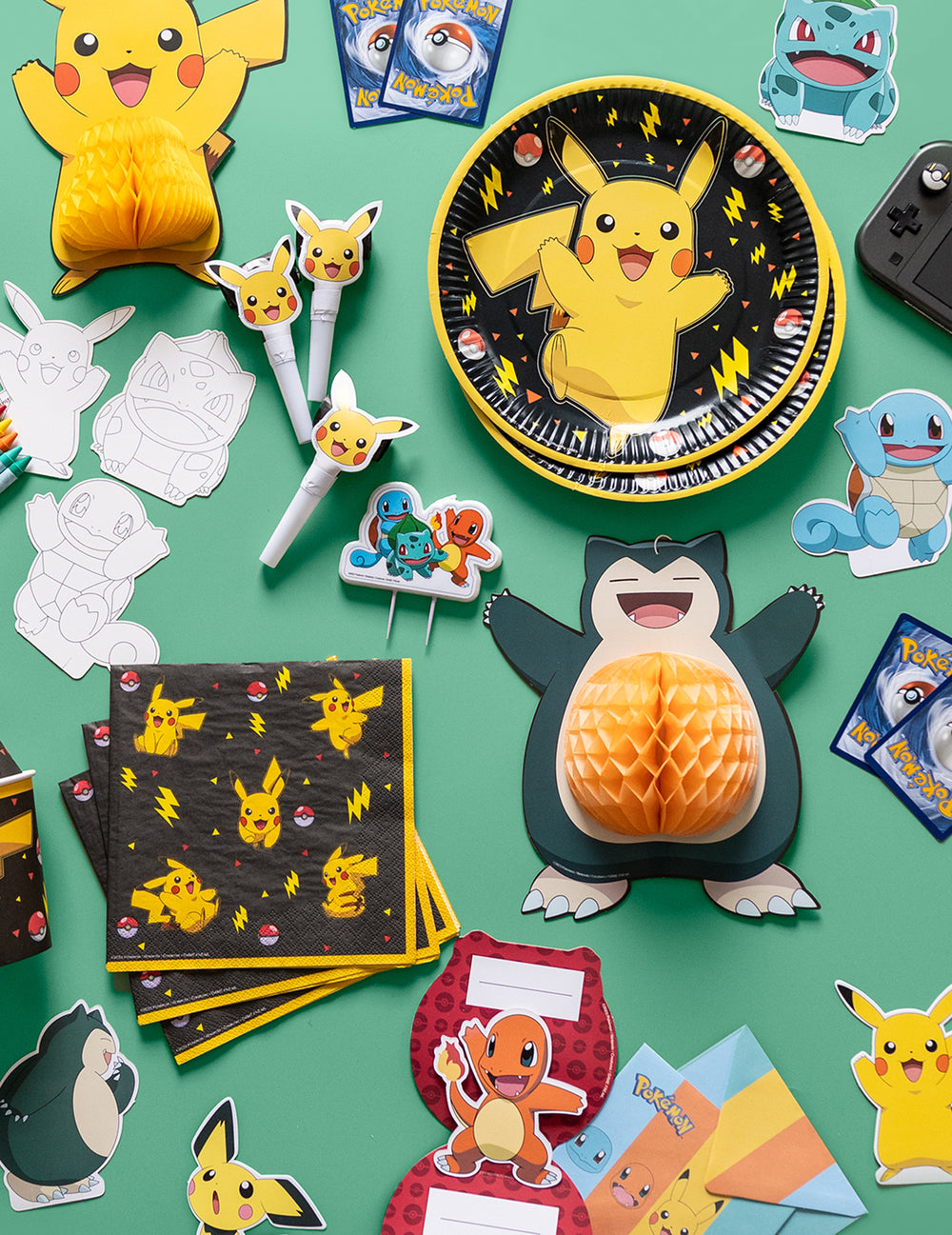 Vue d'ensemble de la table de fête des décorations alvéolées Pokémon