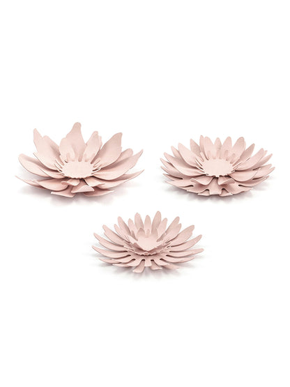3 pudrově růžové 3D papírové květy 