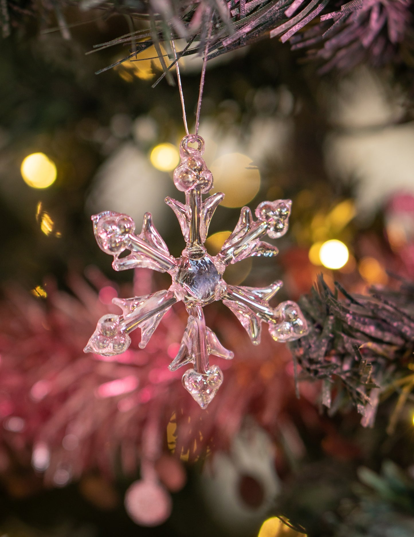 3 duhové skleněné sněhové vločky k zavěšení 7 cm