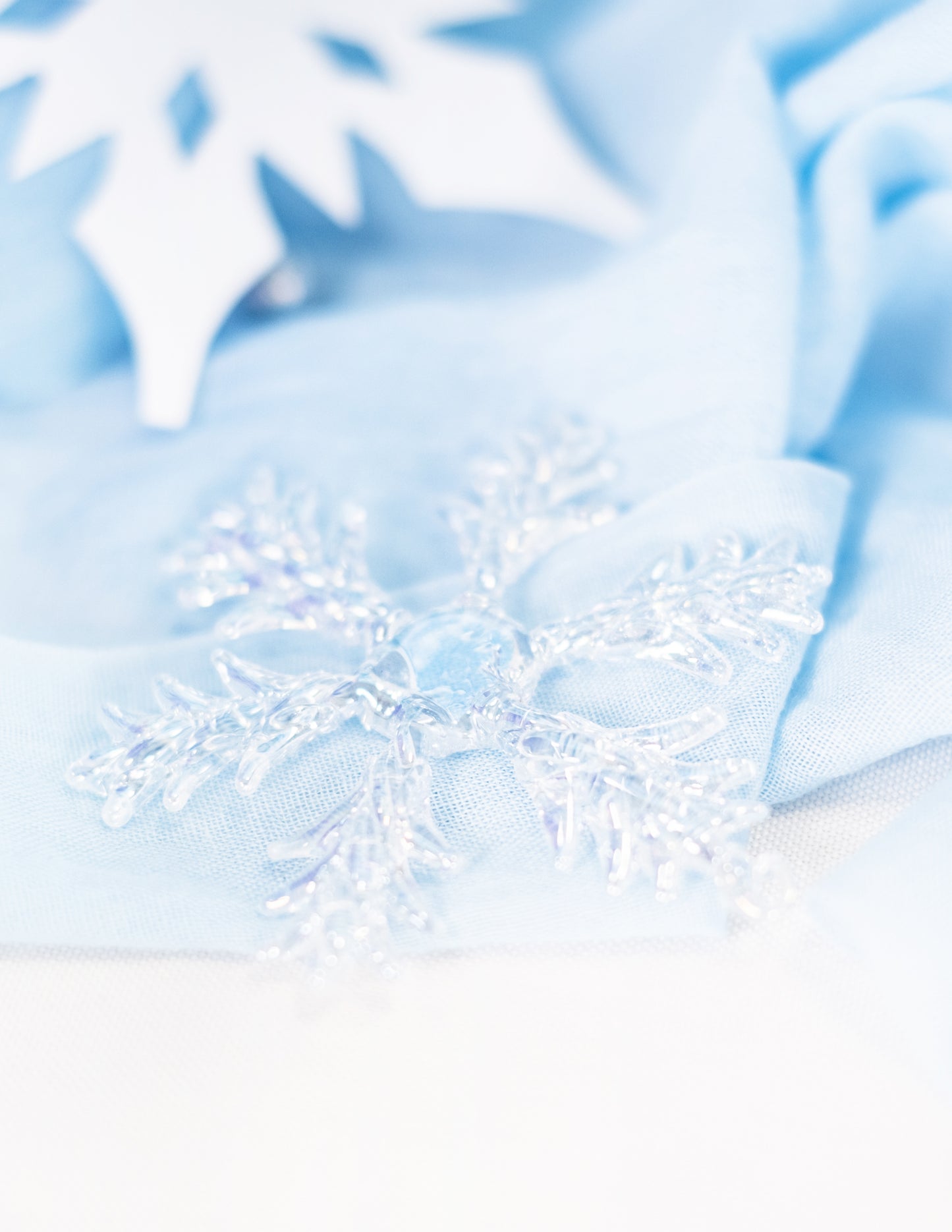 3 duhové skleněné sněhové vločky k zavěšení 7 cm