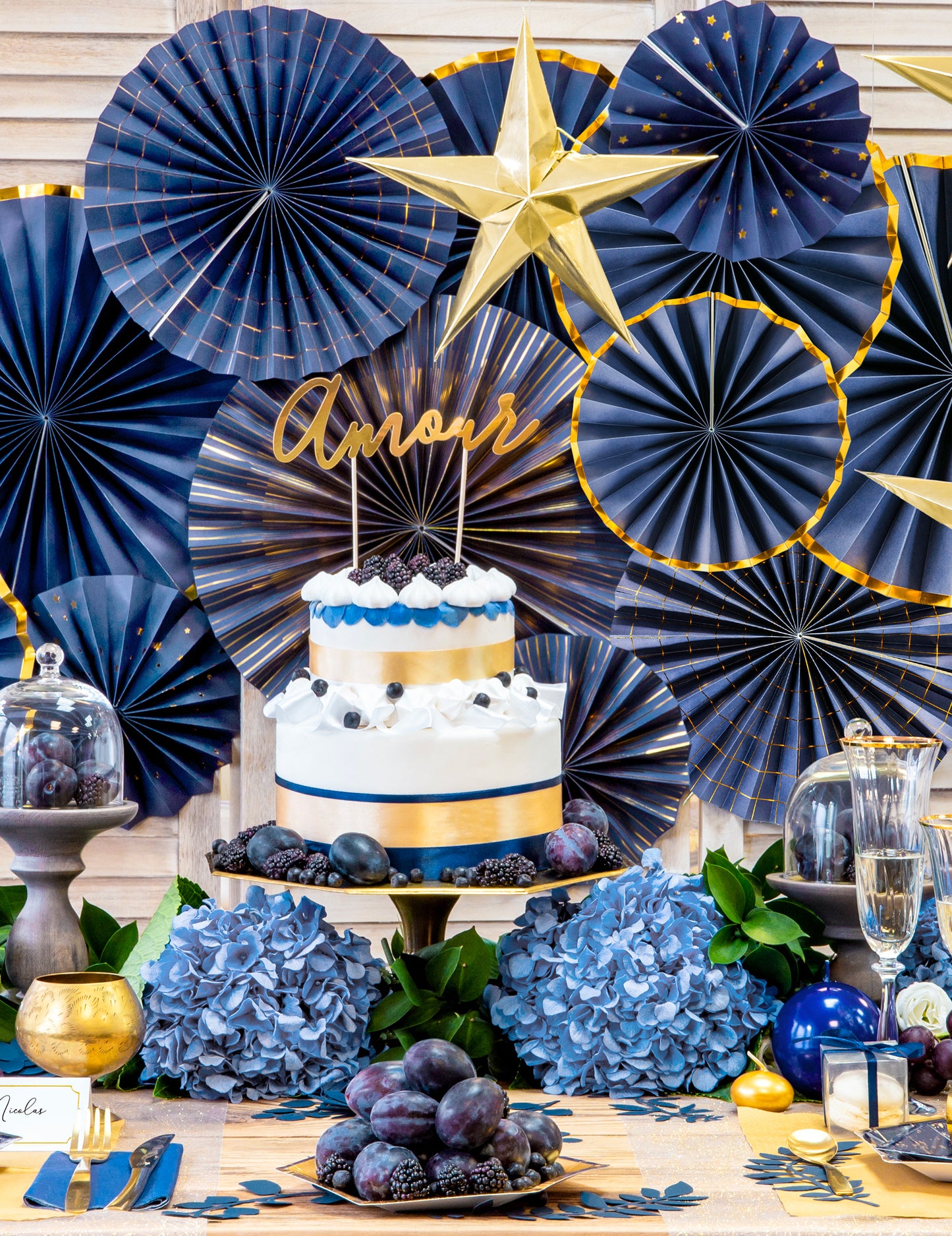 3 kartonové rozety v noční modré a zlaté barvě 23, 32 a 40 cm k zavěšení 