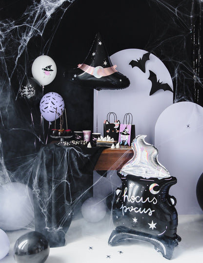 Mise en situation festive des suspensions en carton chauve-souris noires