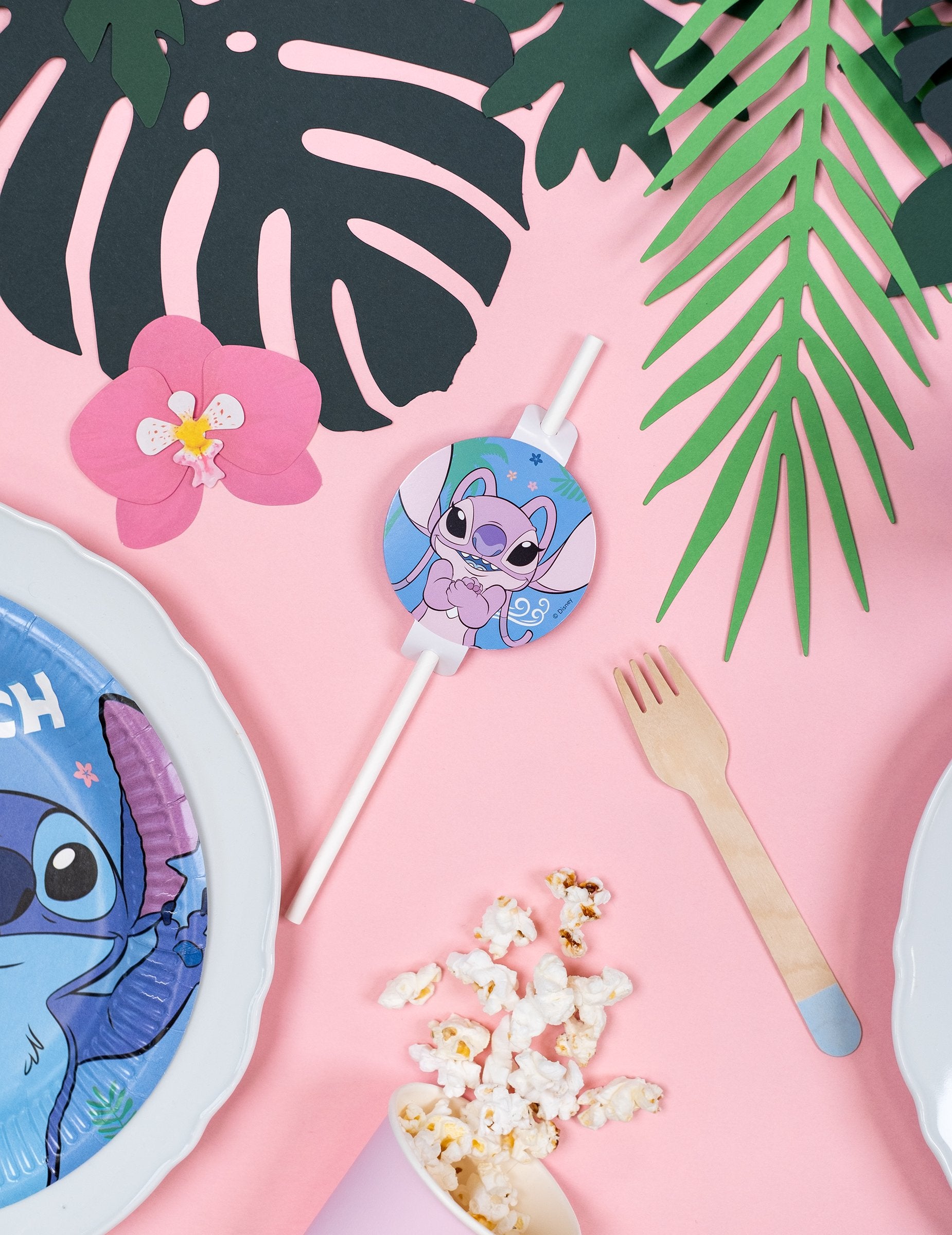 Mise en situation des pailles avec médaillon papier Stitch