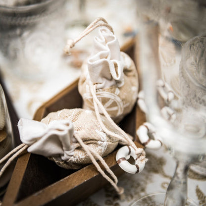 4 bílé plátěné kapsy na kotvu a kormidlo 8 x 10 cm mořské téma