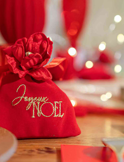 4 pochons Joyeux Noël velours rouge et or 9,5 x 11,5 cm