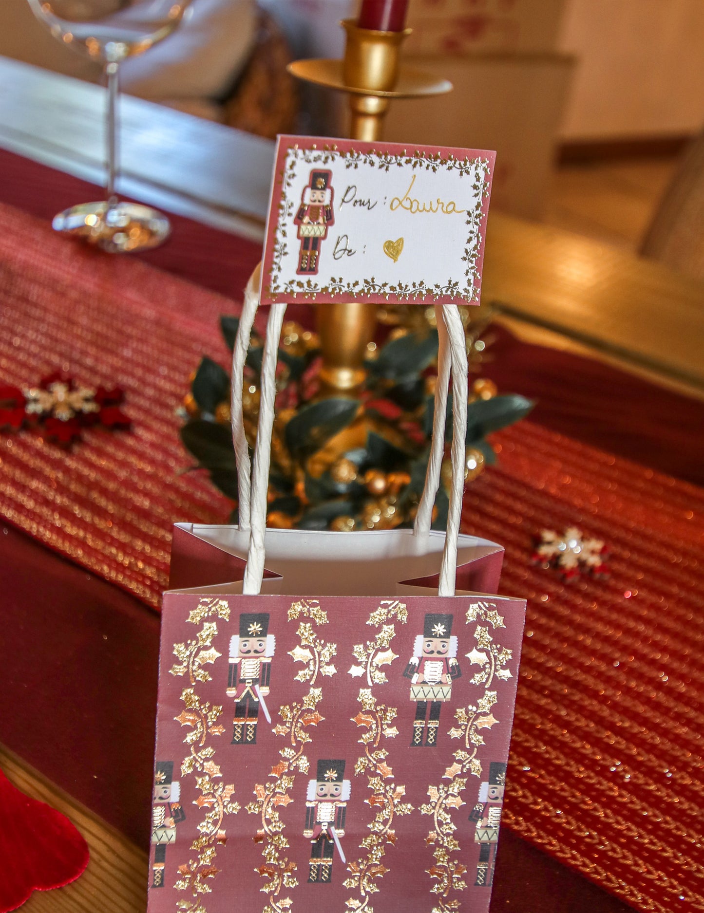 4 slavnostní burgundské a třpytivé sáčky na louskáček 10 x 11 x 7 cm