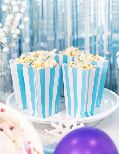5 krabiček na popcorn v modrobílém kartonu s tyrkysovými pruhy 6,3 x 13,5 x 3,8 cm