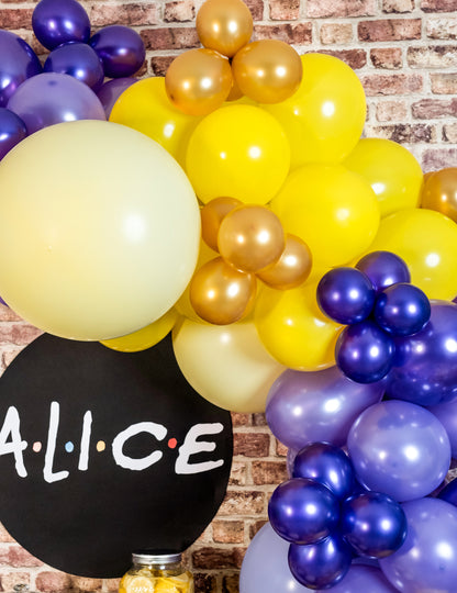 Arche de ballons sur le thème Friends avec les Ballons de fête pour décoration jaune