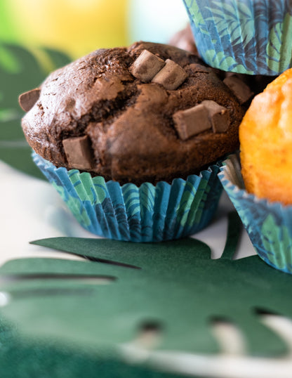 Gros plan sur le motif du moule à cupcakes Flamant Tropic en papier