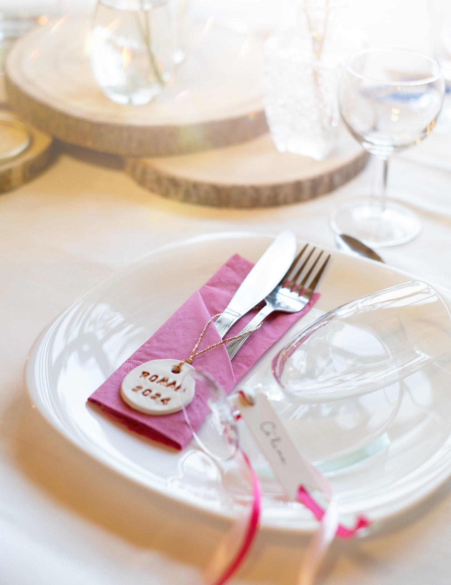 50 fuchsiových papírových ubrousků 38 x 38 cm