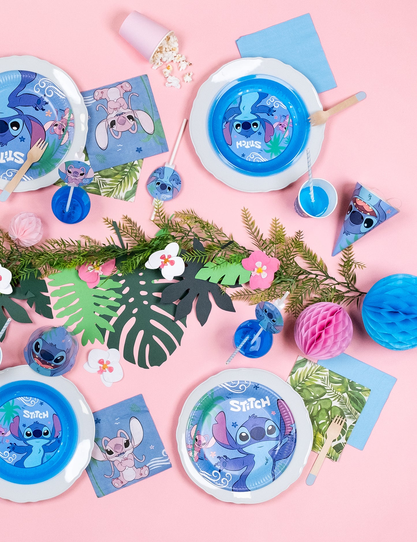 Mise en scène de fête du chapeau de fête Stitch