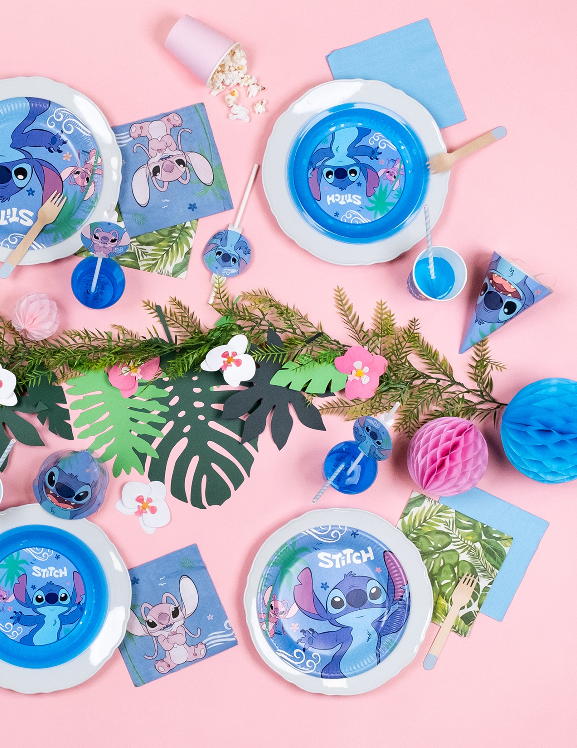 Mise en scène de fête du chapeau de fête Stitch