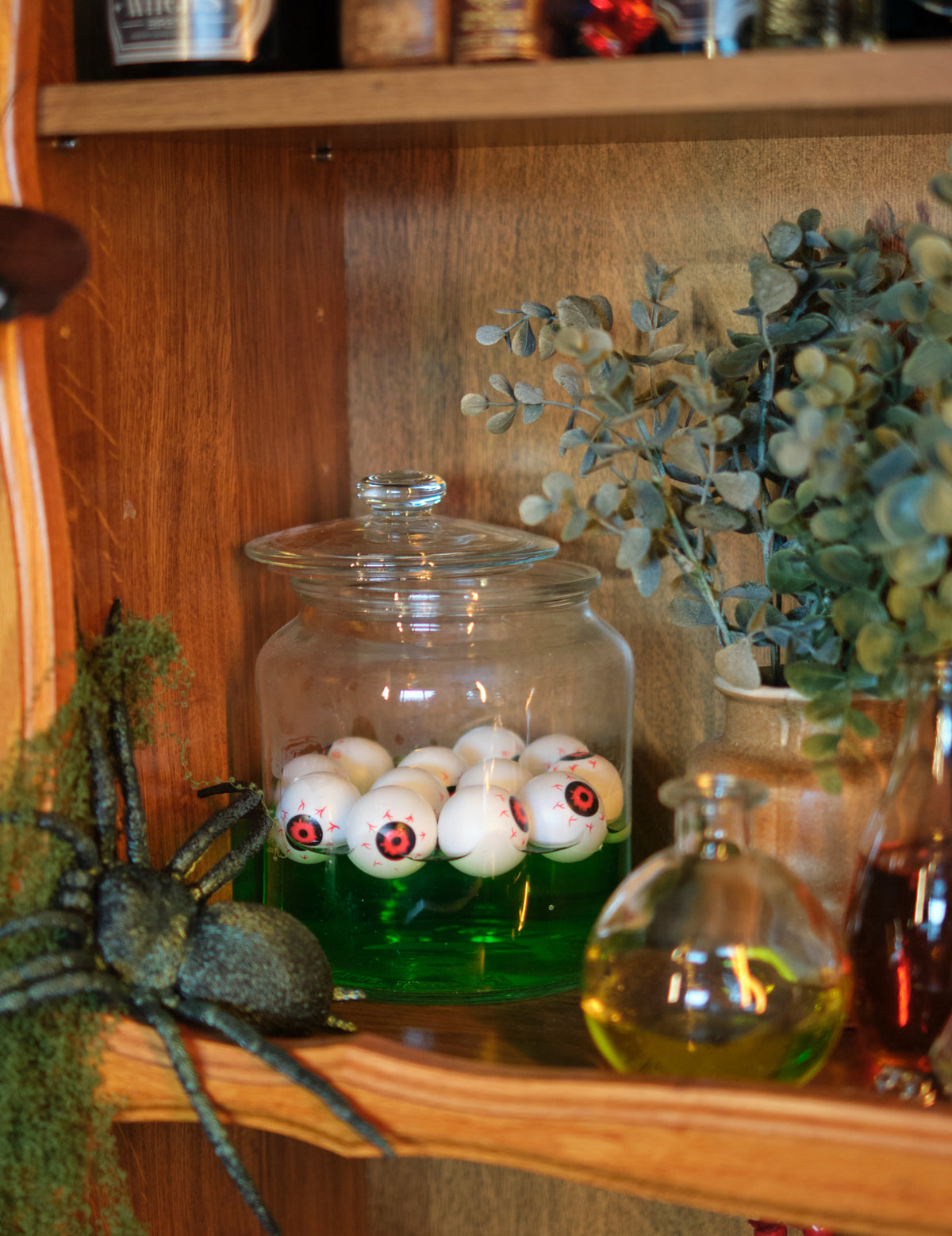Vue d'ensemble des 6 pièces des décorations petits yeux globuleux pour Halloween