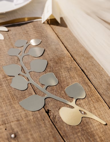 6 bílých a zlatých listů kapradí a eukalyptu 30 cm z papíru