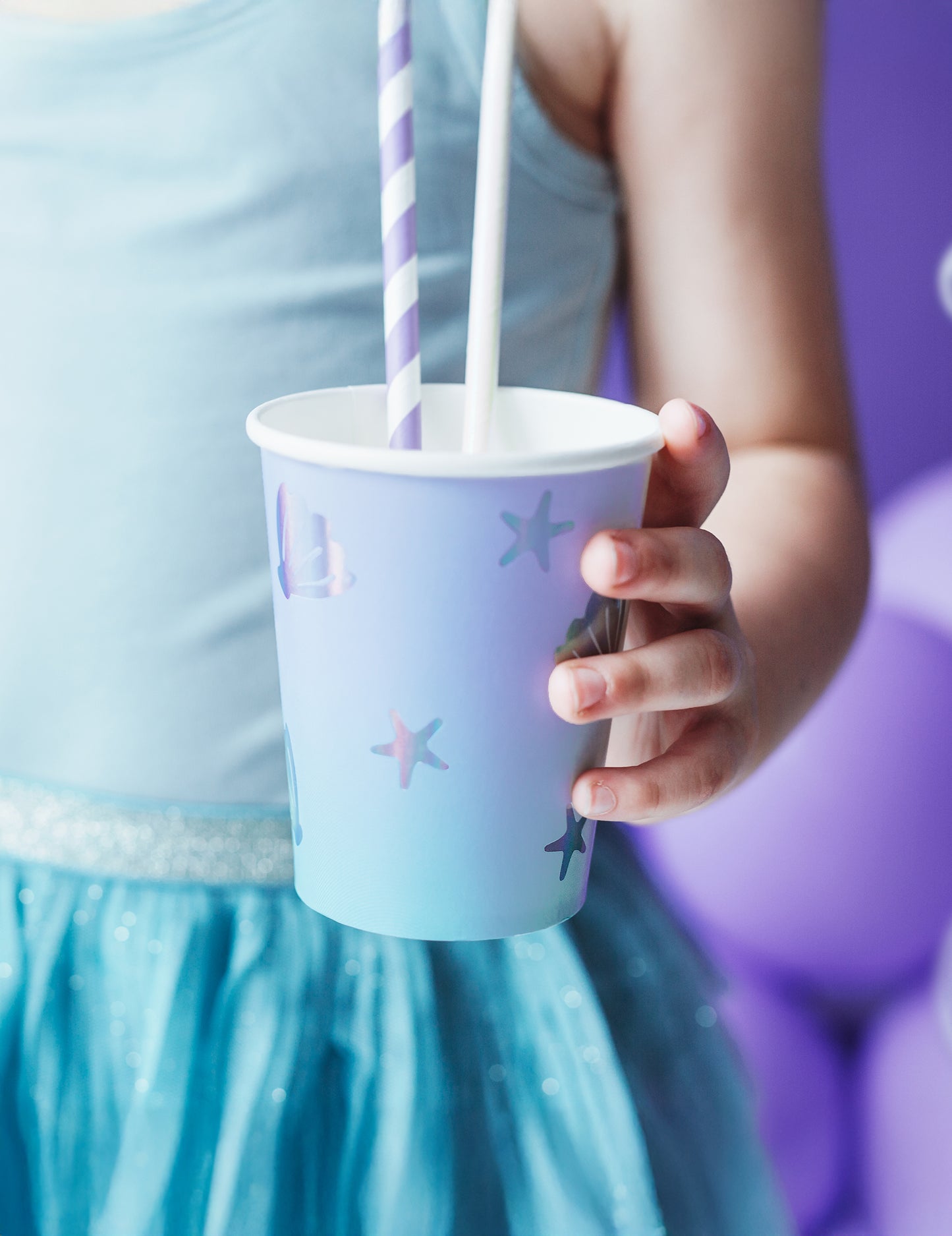 6 kartonových kelímků modrý mořský jednorožec 220 ml duhové barvy