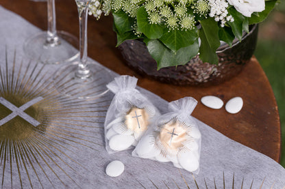 6 zlatých slavnostních bílých organdových sáčků s křížem 7,5 x 10 cm