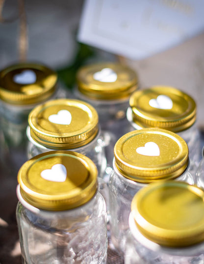 64 bílých a zlatých samolepek srdce 1,5 až 3 cm svatební výzdoba