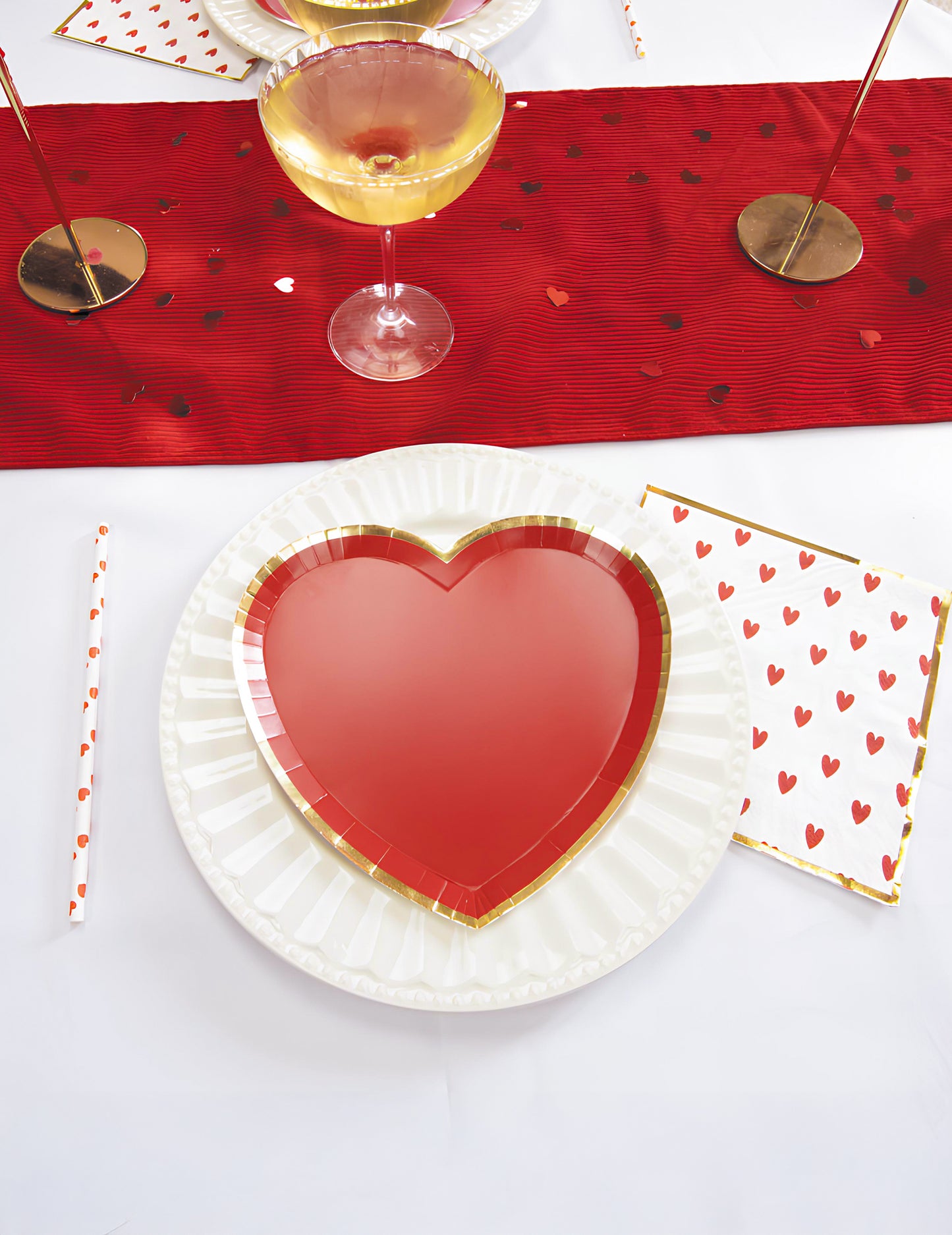8 Červené a zlaté papírové talíře srdce 19 cm
