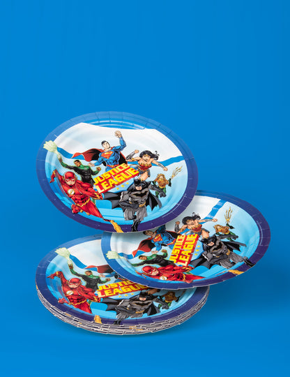 Vue en pile des assiettes en carton Justice League