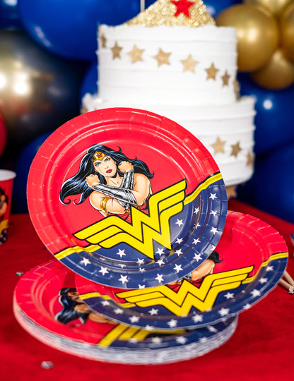 8 Wonder Woman™ 23 papírových talířů cm