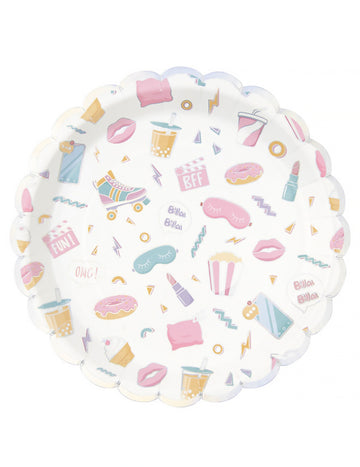 8 vroubkovaných papírových talířů pyžamová párty 23 cm s duhovými vzory