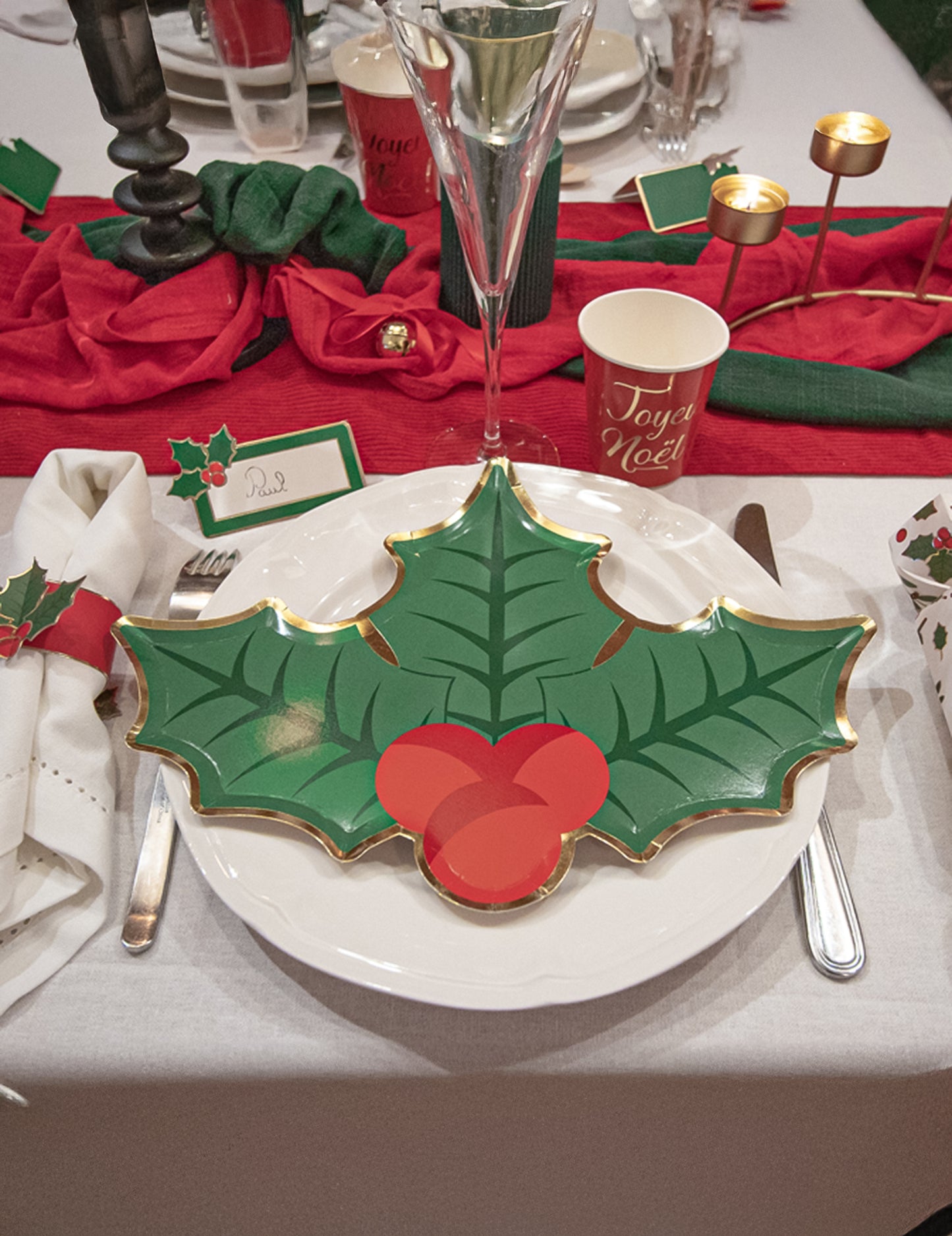 8 vánočních cesmínových papírových talířů 23 cm tvar listu