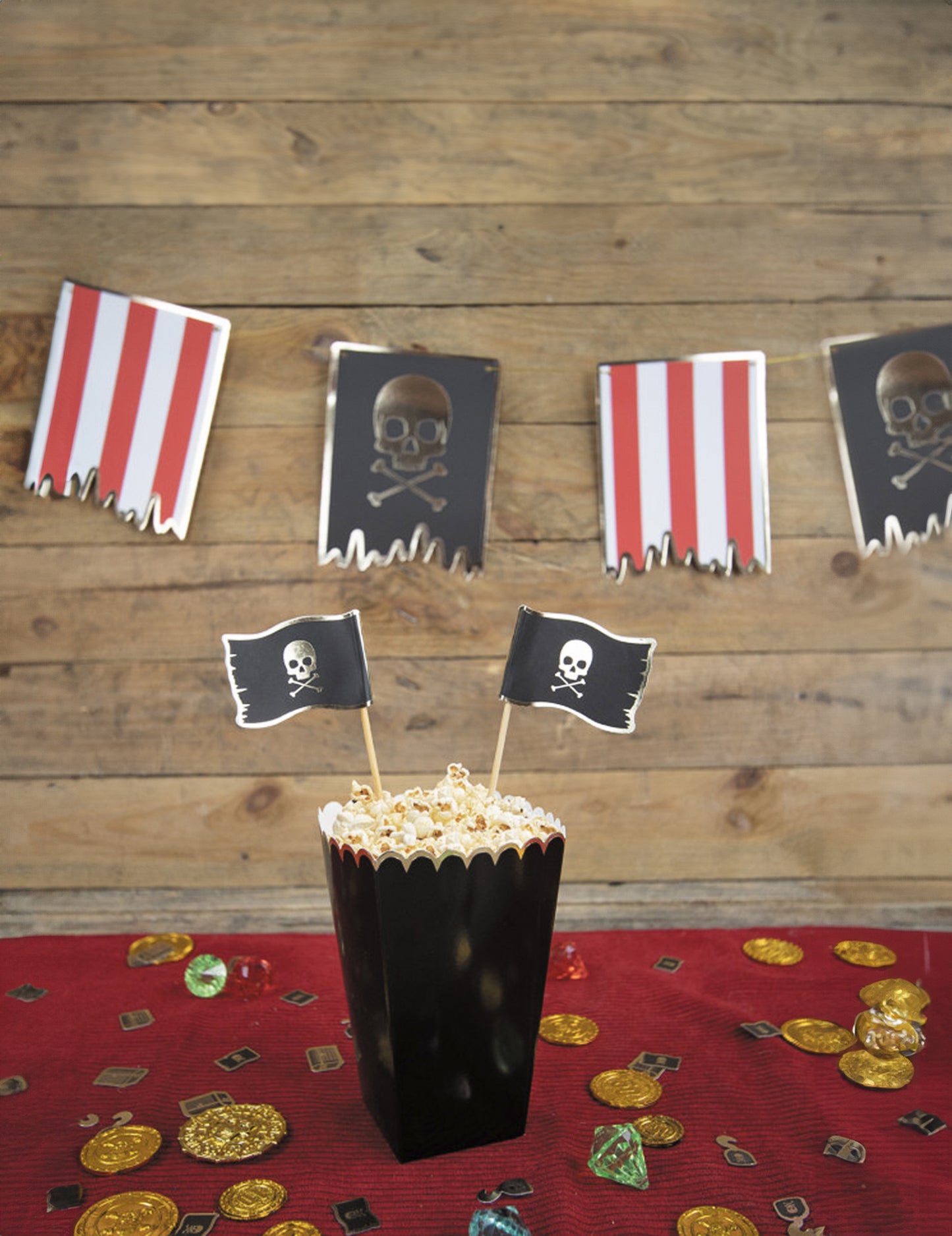 8 černých a zlatých krabiček na popcorn 12,5 x 7 cm vroubkovaný