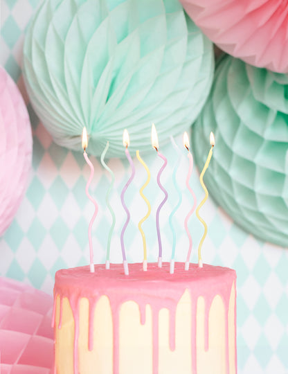 8 vícebarevných pastelových spirálových svíček 14 cm s bobechem