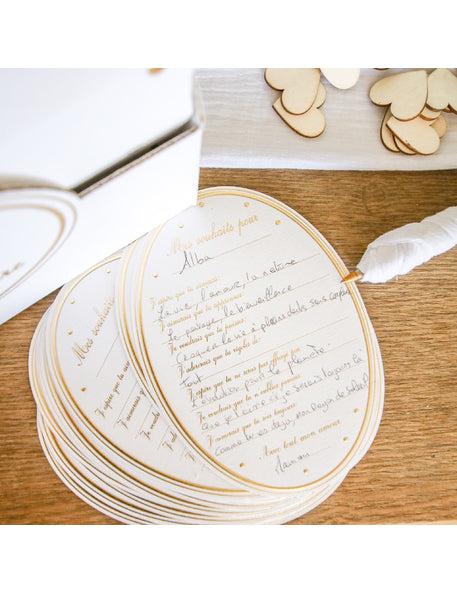 8 bílých a zlatých medailonových přání pro miminka