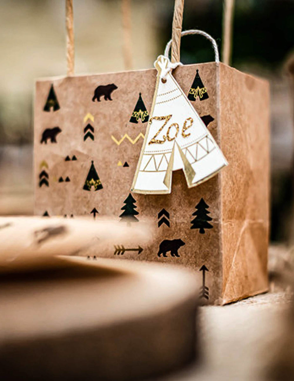 Umístění kartonové visačky tipi indian forest