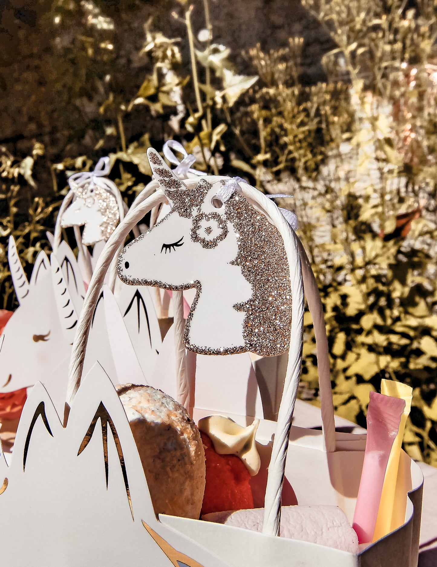 Zoom sur le profil des étiquettes licorne pour fête