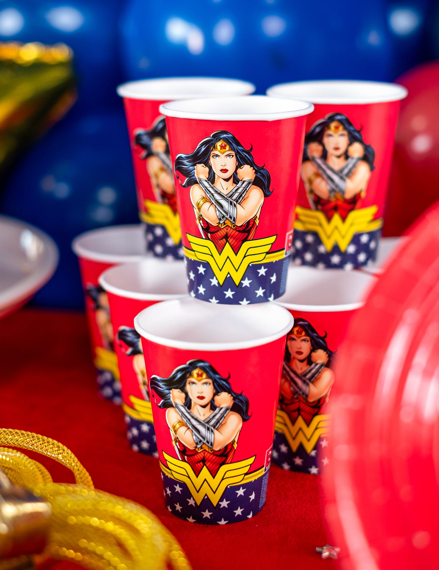8 papírových kelímků Wonder Woman™ 210 ml